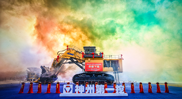 “神州第一挖”徐工700噸級液壓挖掘機(jī)下線，標(biāo)志著中國成為世界上繼德國、日本、美國后，第4個具備700噸級以上液壓挖掘機(jī)研發(fā)制造能力的國家