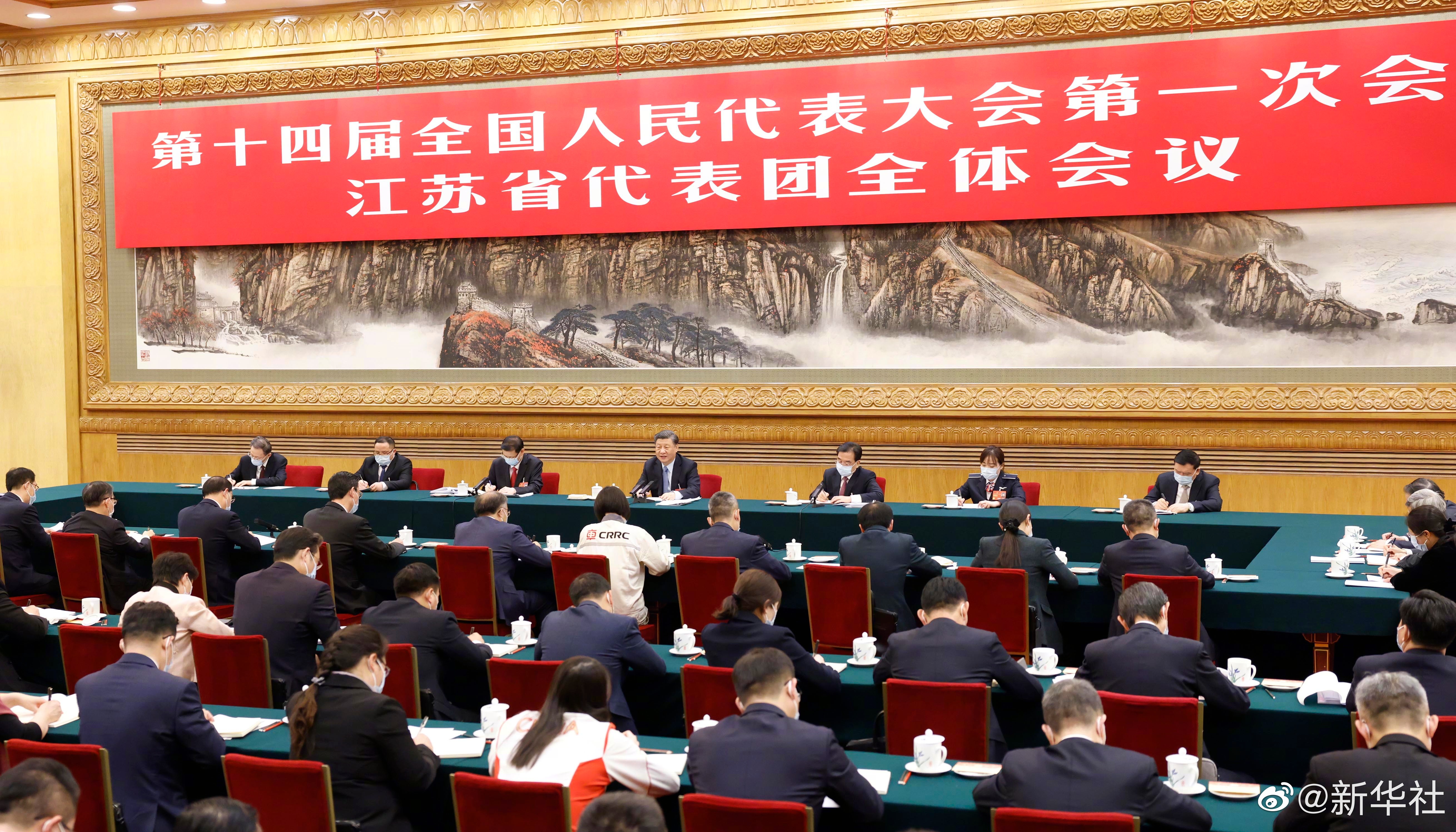 習(xí)近平總書記參加江蘇代表團(tuán)審議，現(xiàn)場聽取徐工集團(tuán)匯報發(fā)言，對徐工五年發(fā)展給予充分肯定和殷切期望
