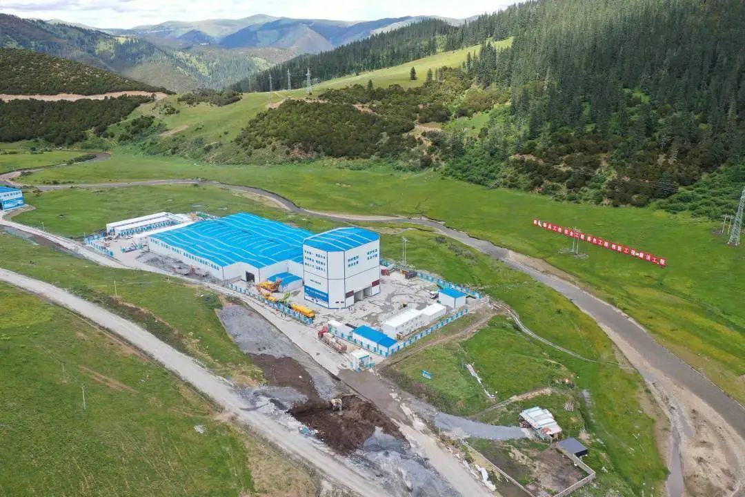 “站”立高原！徐工攪拌站助力川藏線建設(shè)！