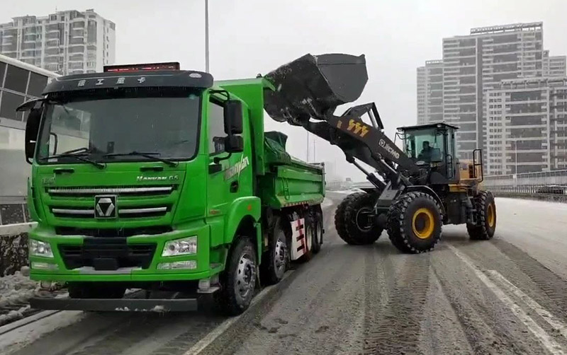 除雪保暢通，徐工汽車在行動(dòng)