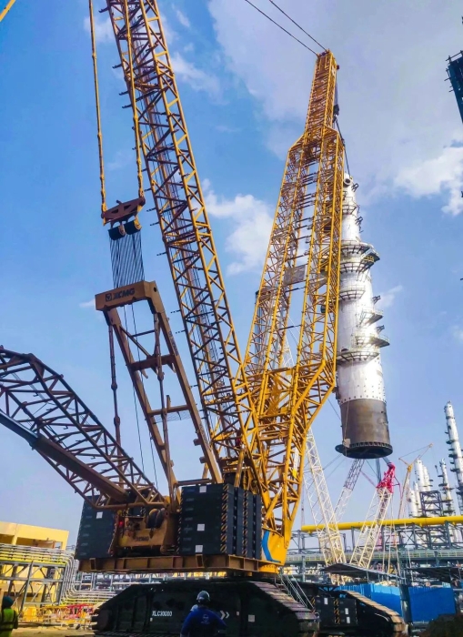 奔赴海外！徐工履帶起重機(jī)跨海助建大型石油煉化項(xiàng)目